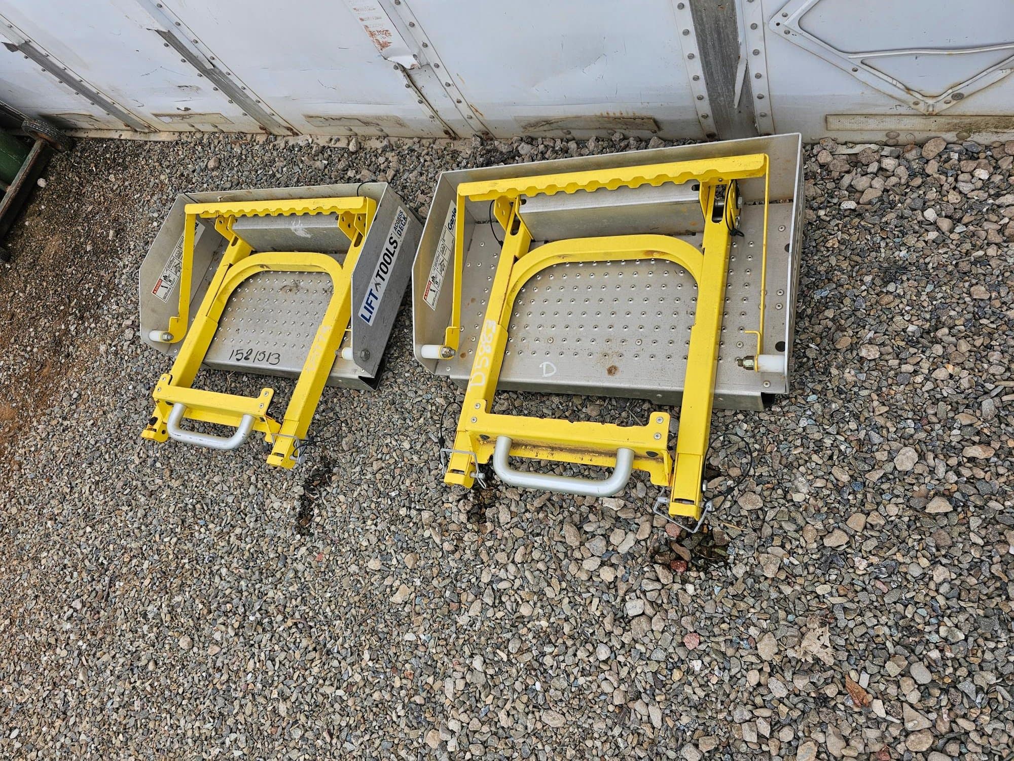 set-fits-scissor-lift-attachment-d1f10a