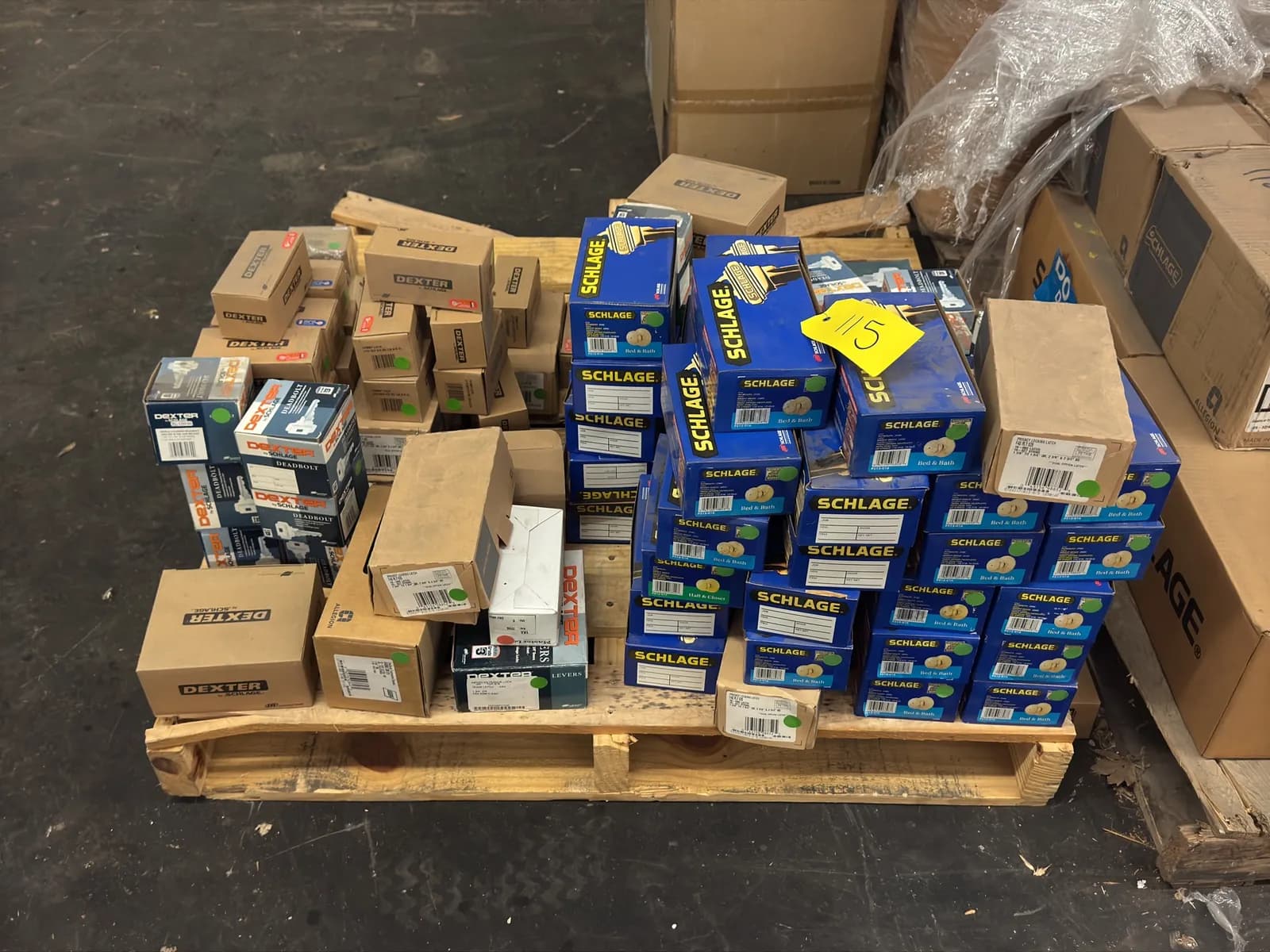 contents-of-pallet-schlage-dexter-door-hardware-and-lock-sets-d3e618