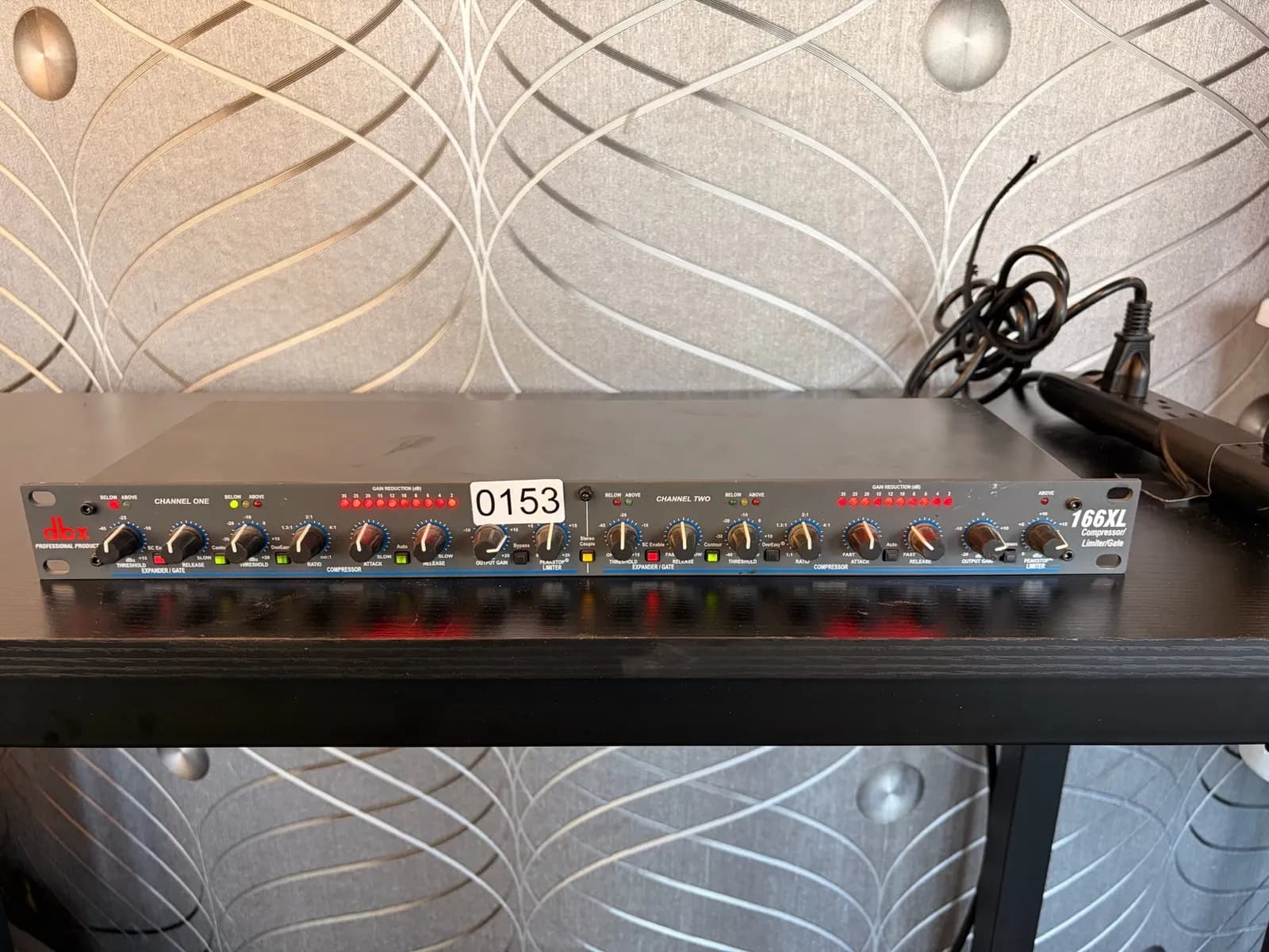 dbx-166xl-professional-compressor-limiter-gate-mpbneo79