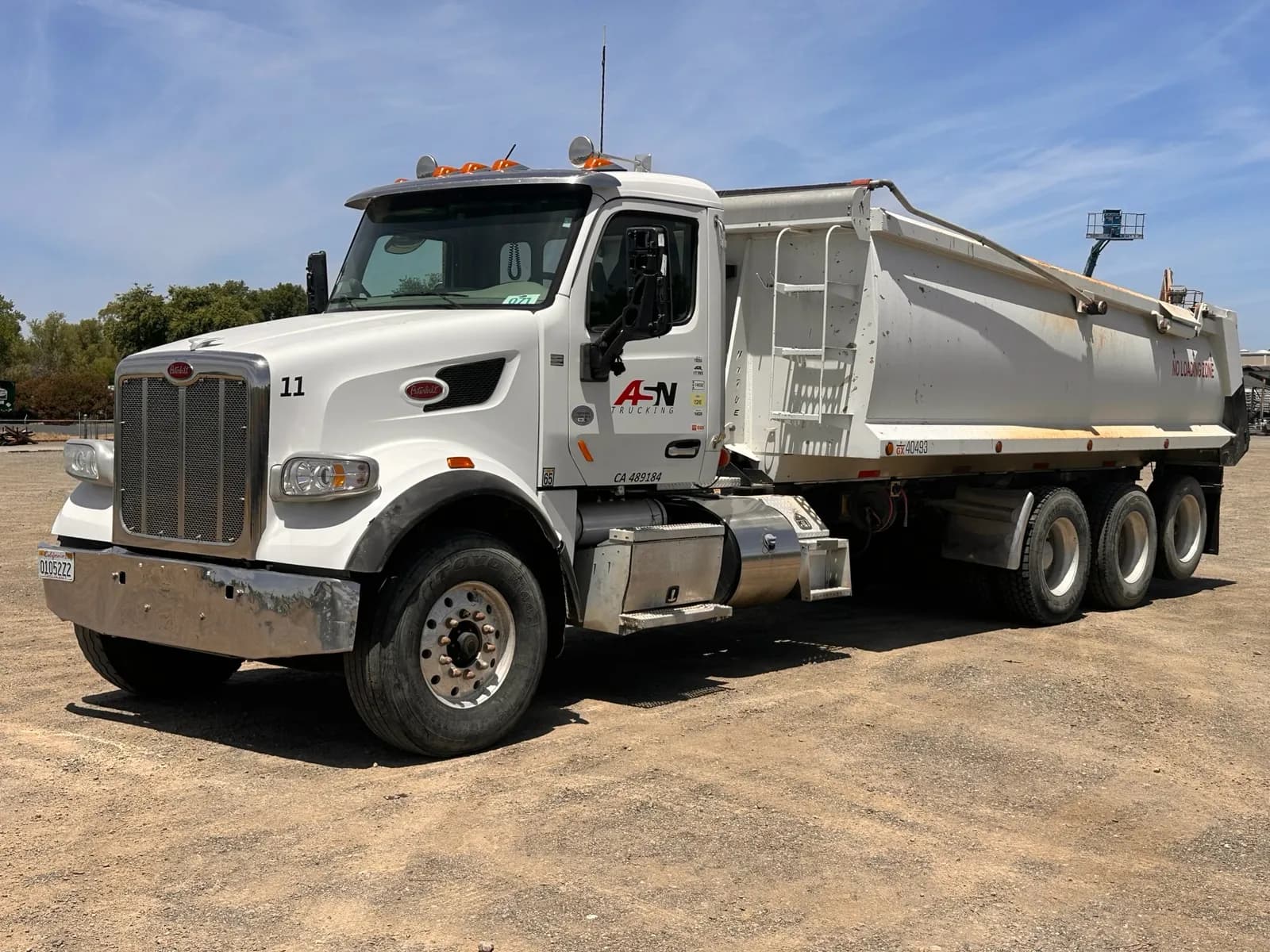 2020-peterbilt-dump-truck-mq7j22xc