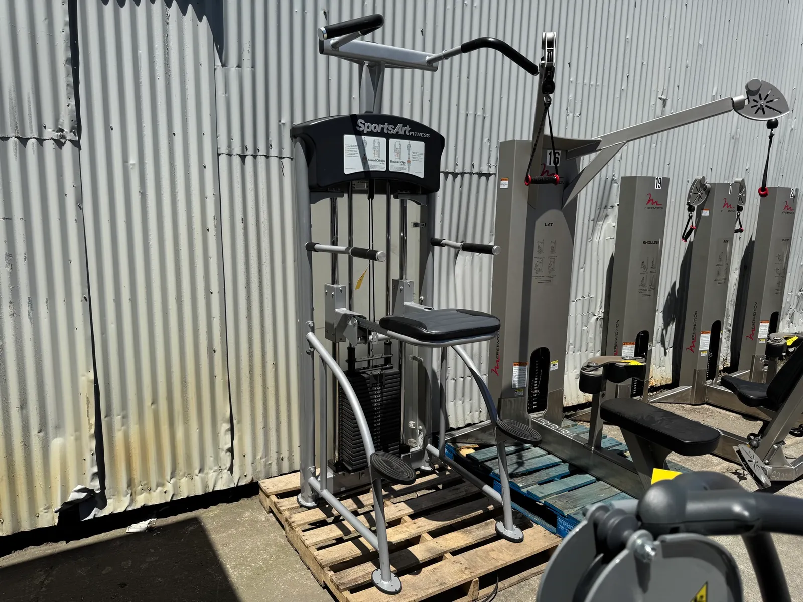 sportsart-fitness-assisted-chin-up-shoulder-dip-machine-mpcmy39g