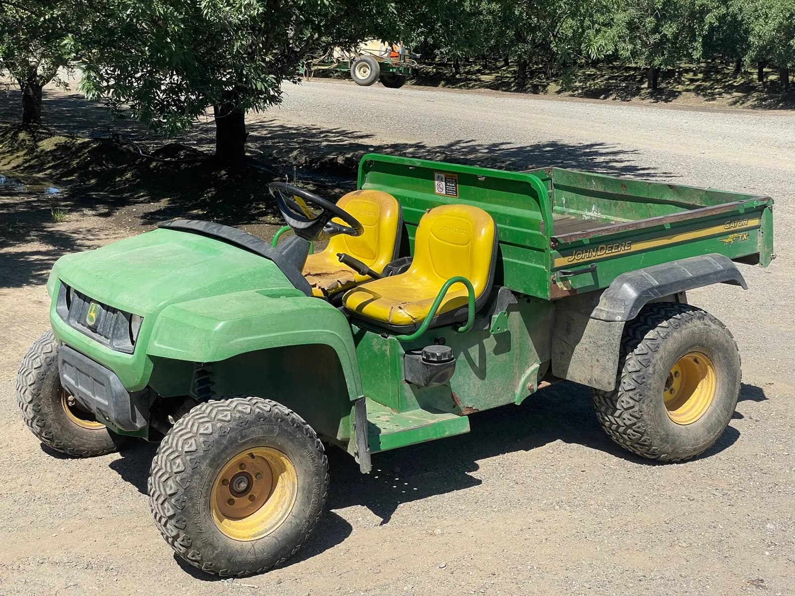 john-deere-gator-tx-utility-vehicle-mpq7lh1c