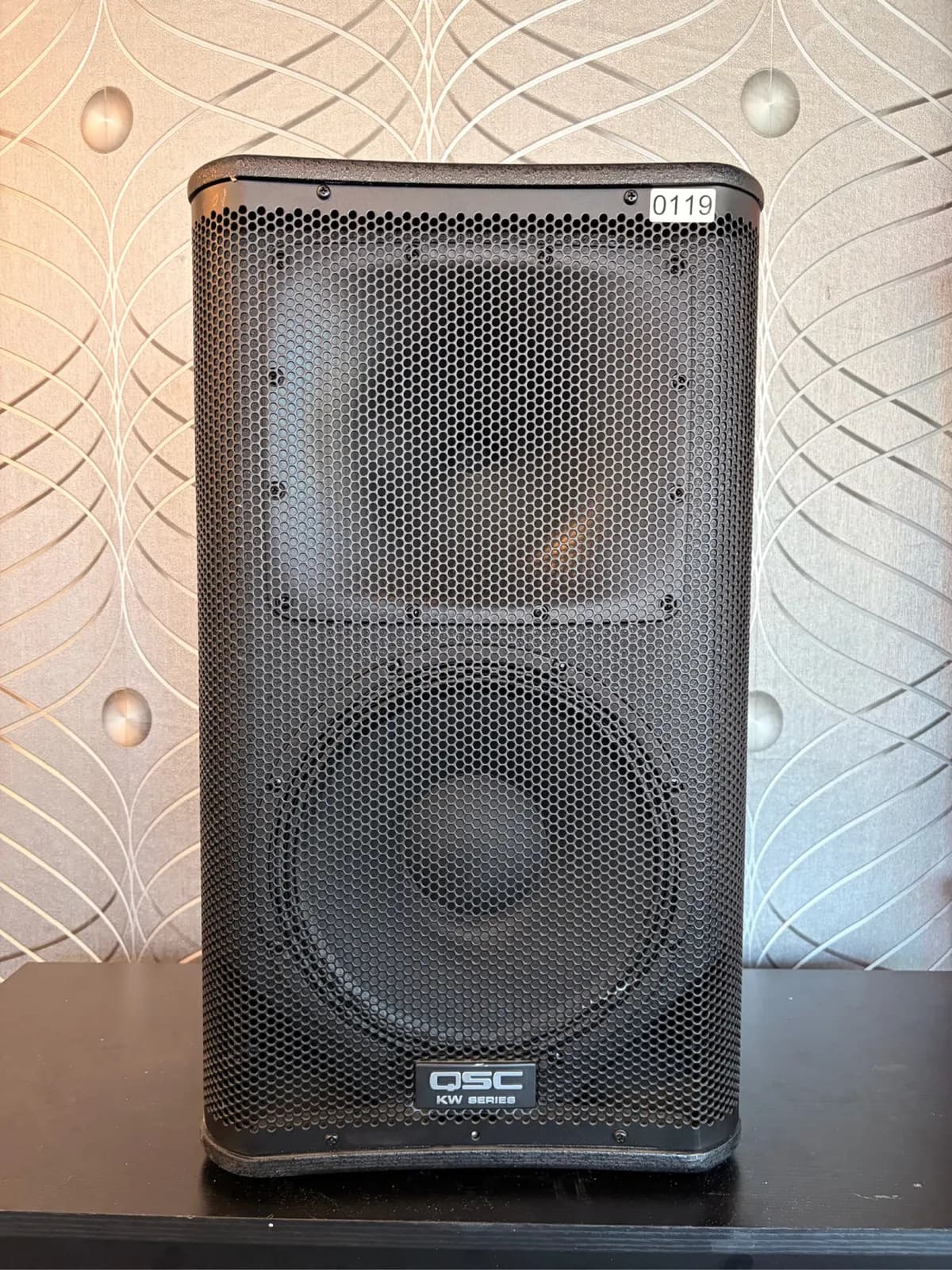 qsc-kw122-powered-speaker-bd9899