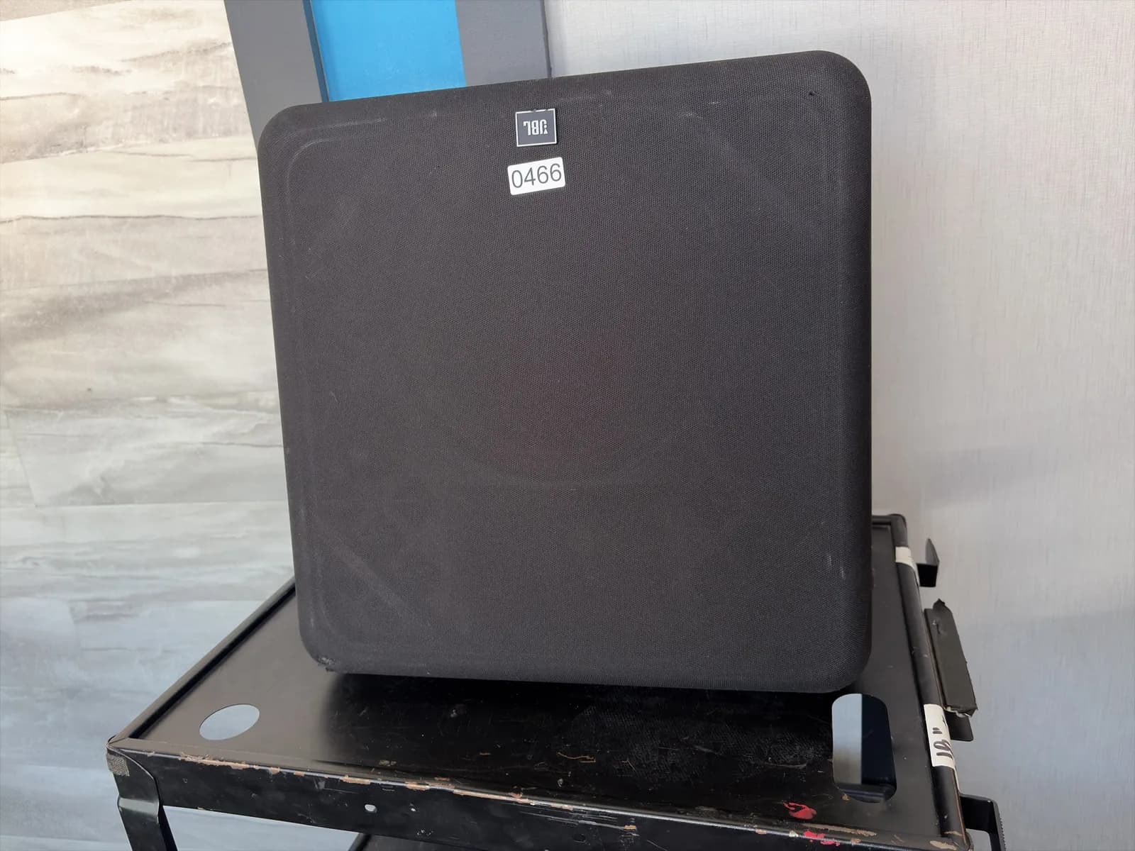 jbl-8340-professional-cinema-surround-speaker-18-x-18-x-11-and-quick-mount-fixed-angle-bracket-mpzocz23