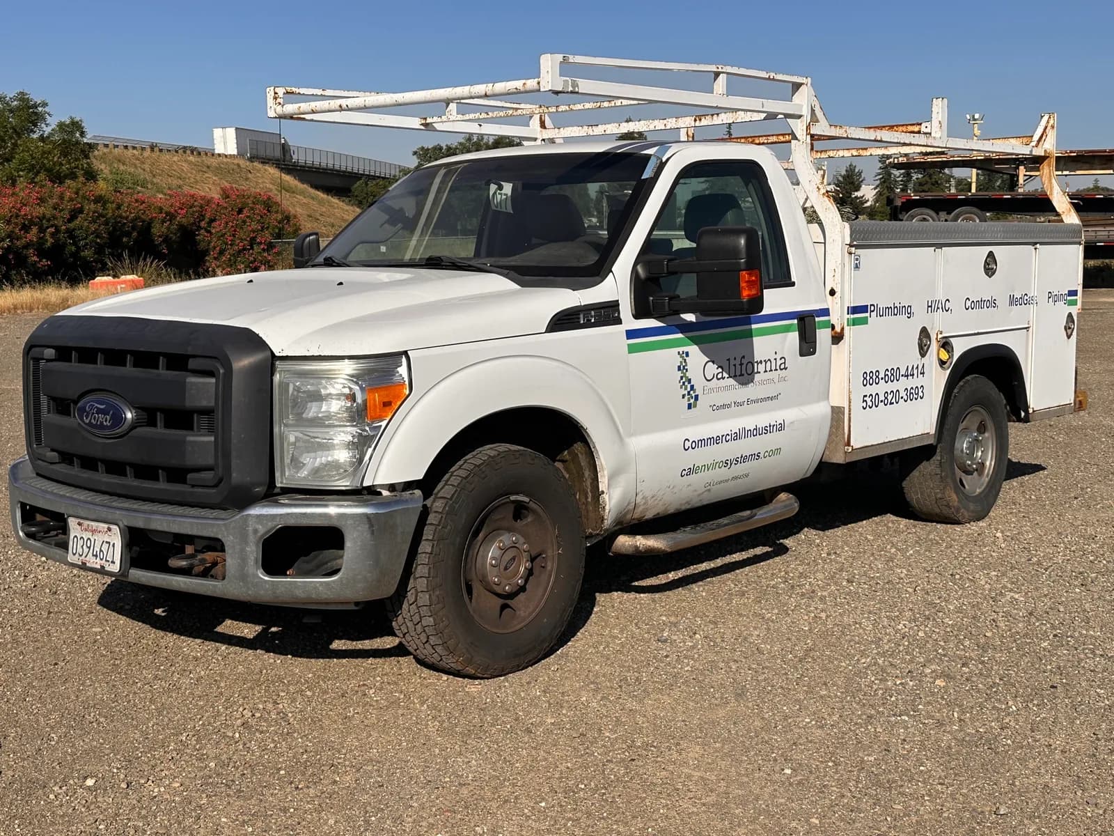 2015-ford-f-250-super-duty-utility-truck-with-lumber-rack-mpvrlv8l