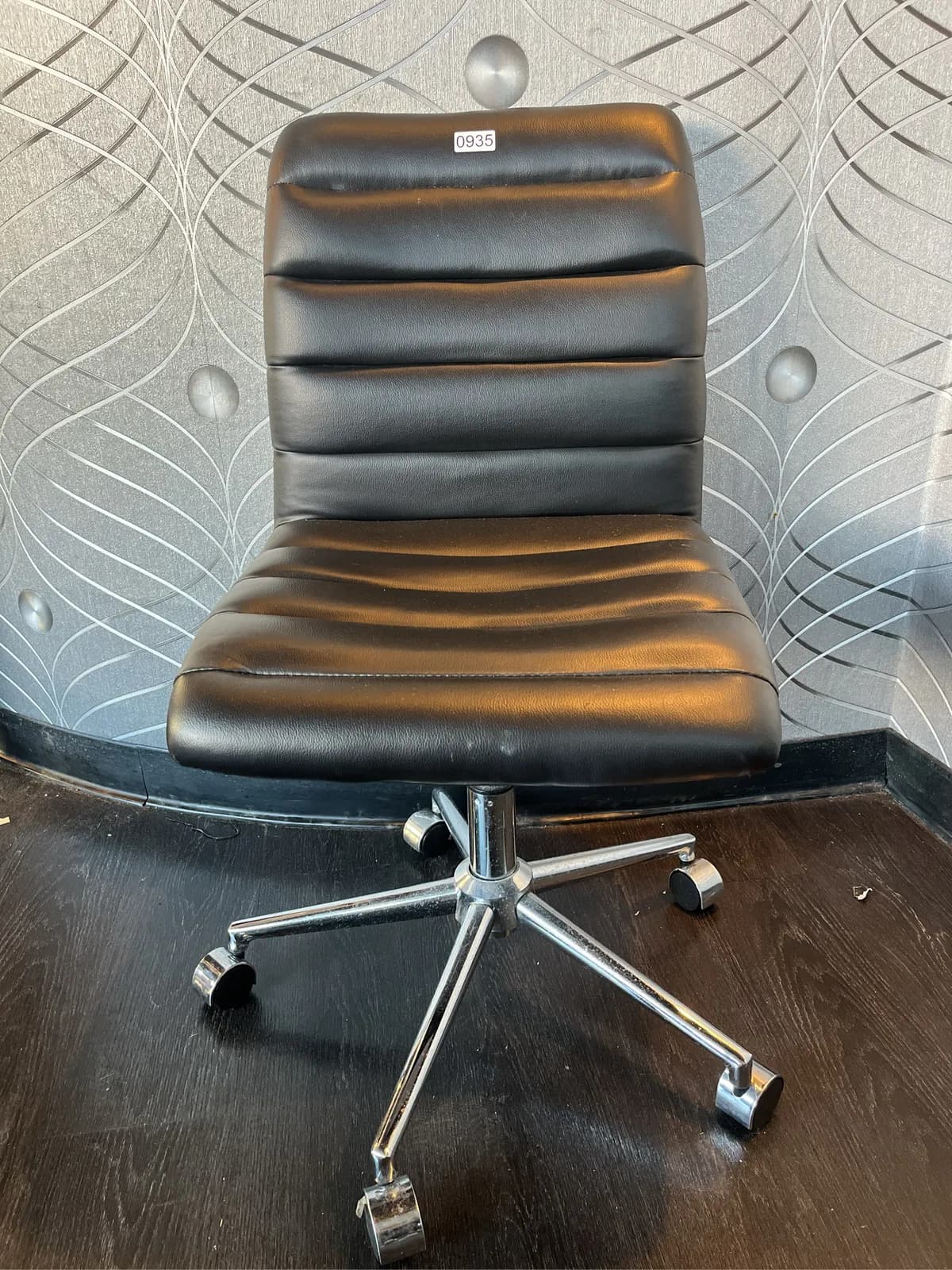 modern-black-leather-office-chair-on-chrome-base-3dd2ad