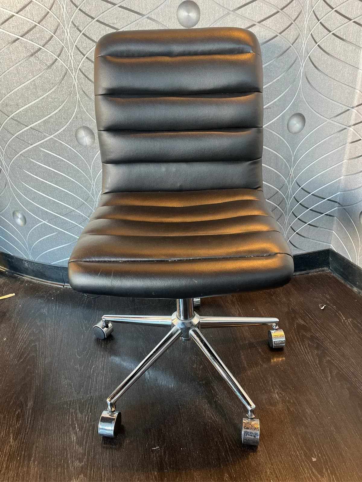 modern-black-upholstered-rolling-office-chair-db41de
