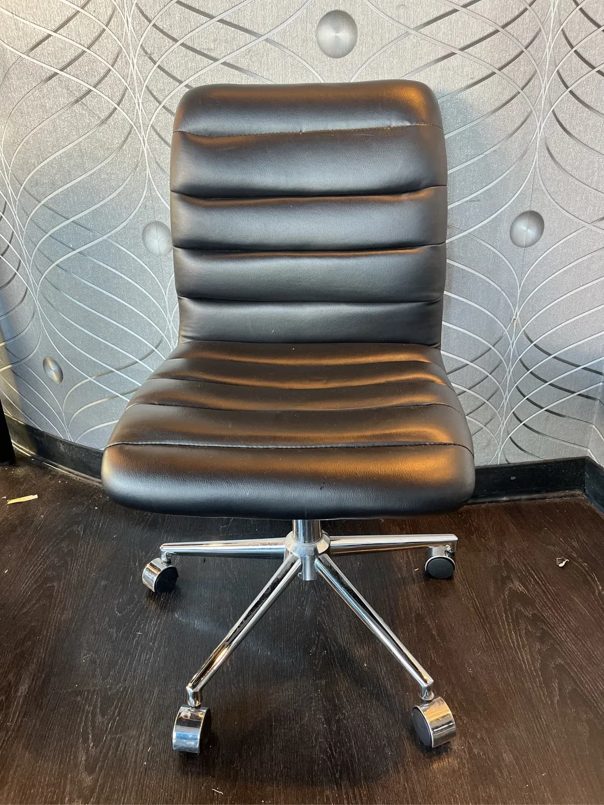 modern-black-leather-rolling-office-chair-f6c2dc