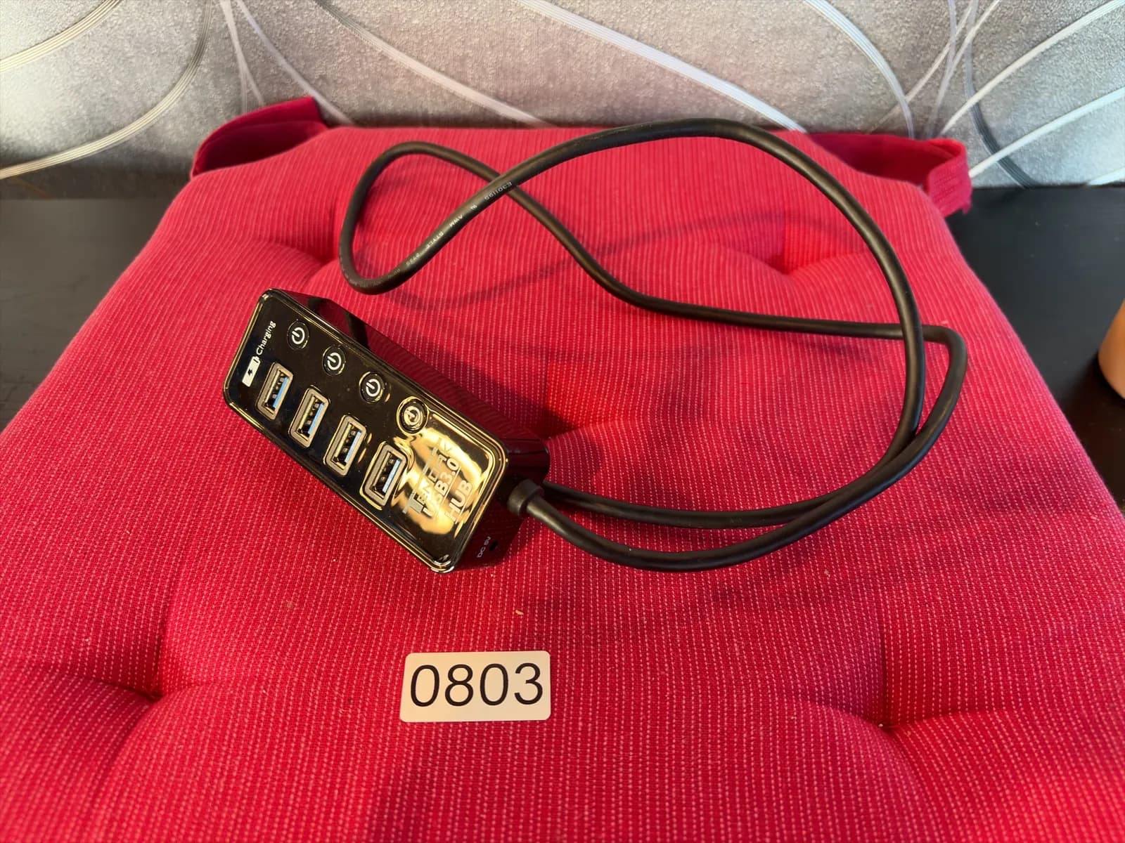 usb-hub-with-multiple-ports-and-power-switch-6dd4bc