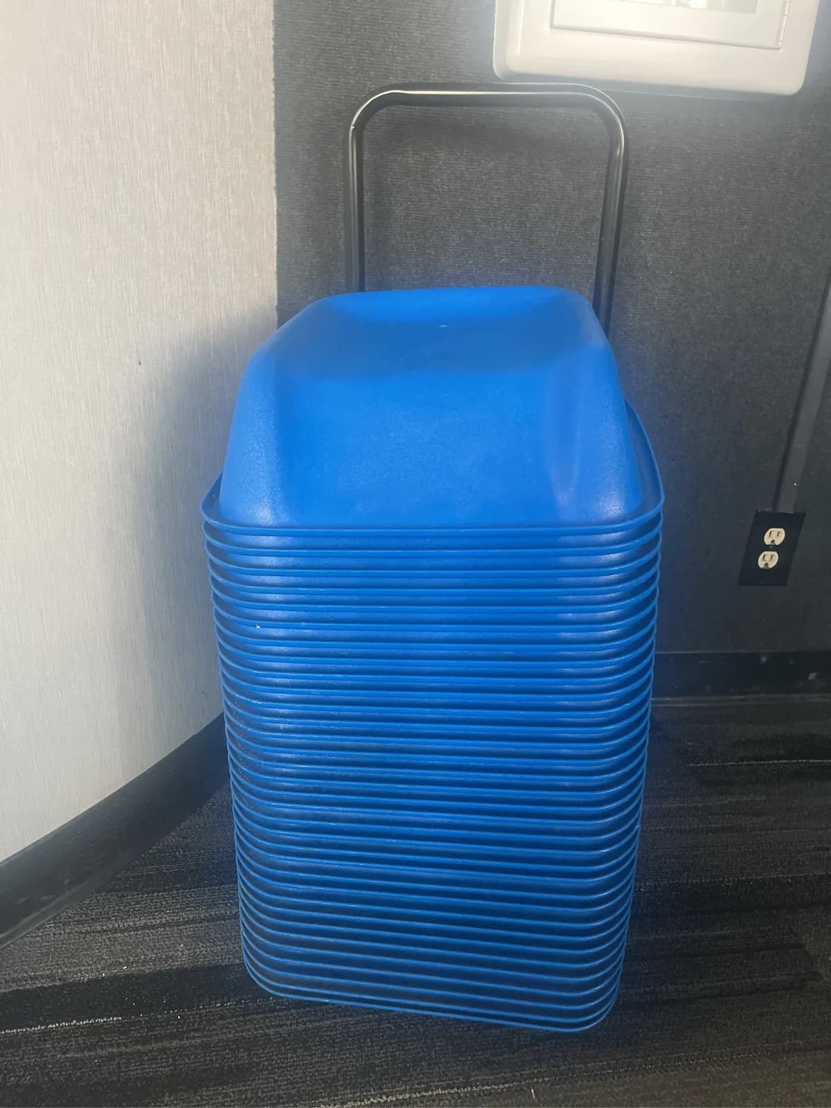 30-cinema-seats-stackable-blue-plastic-child-booster-seats-with-trolley-mpr89g6y
