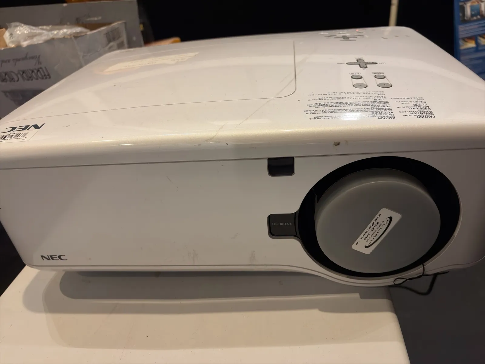 nec-dlp-projector-5000-lumens-b39bab