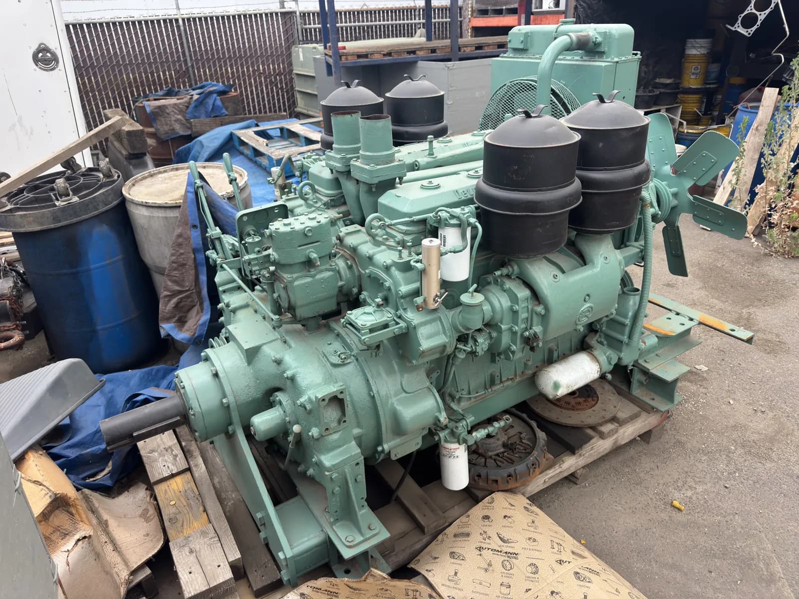 twin-engine-detroit-diesel-inline-6-motors-with-combining-gearbox-70c2fd