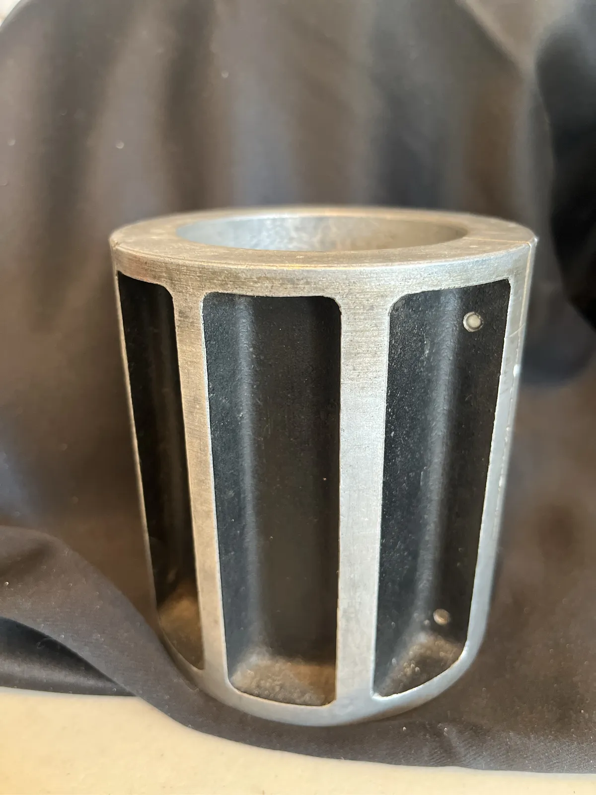 aluminum-cylinder-with-vertical-slots-and-smooth-finish-sleeve-for-lens-on-projector-1cc687