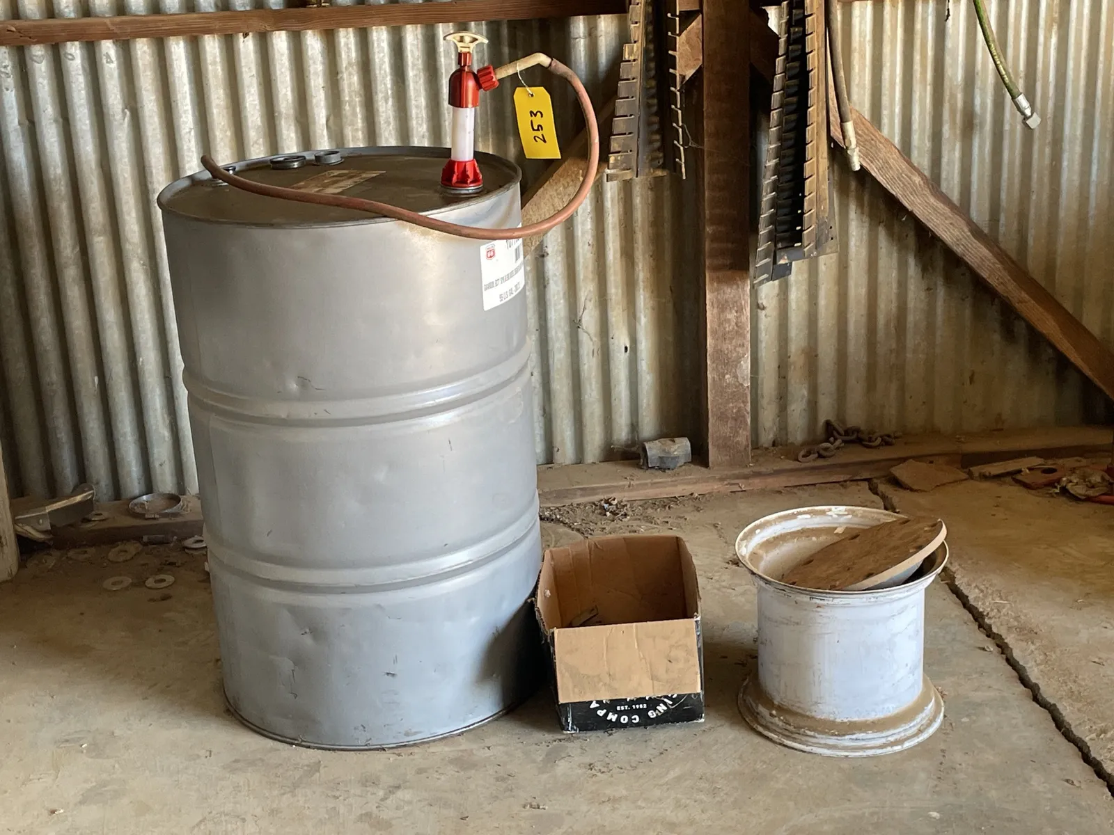 55-gallon-metal-drum-with-manual-pump-metal-wheel-rim-and-metal-brackets-mpr5cnm8