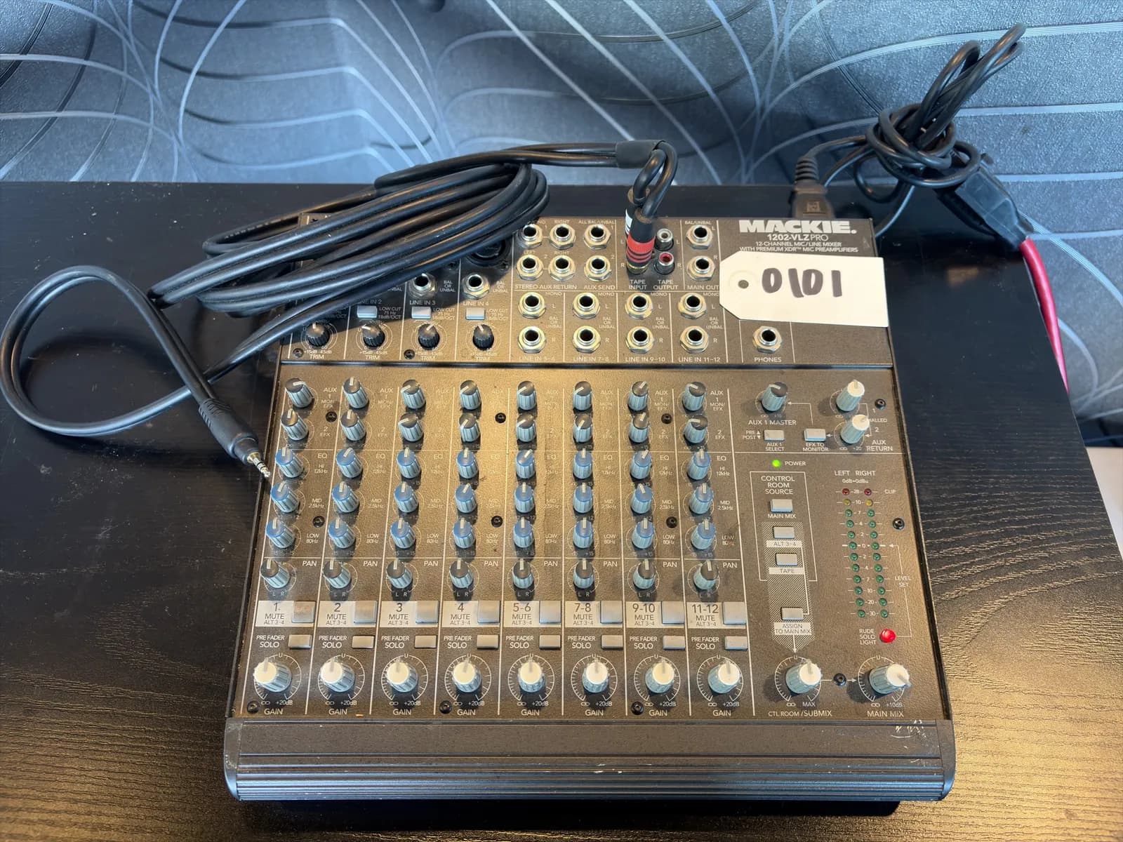 mackie-1201-vlz-pro-12-channel-mic-line-mixer-with-premium-xdr-mic-preamplifiers-cab74c