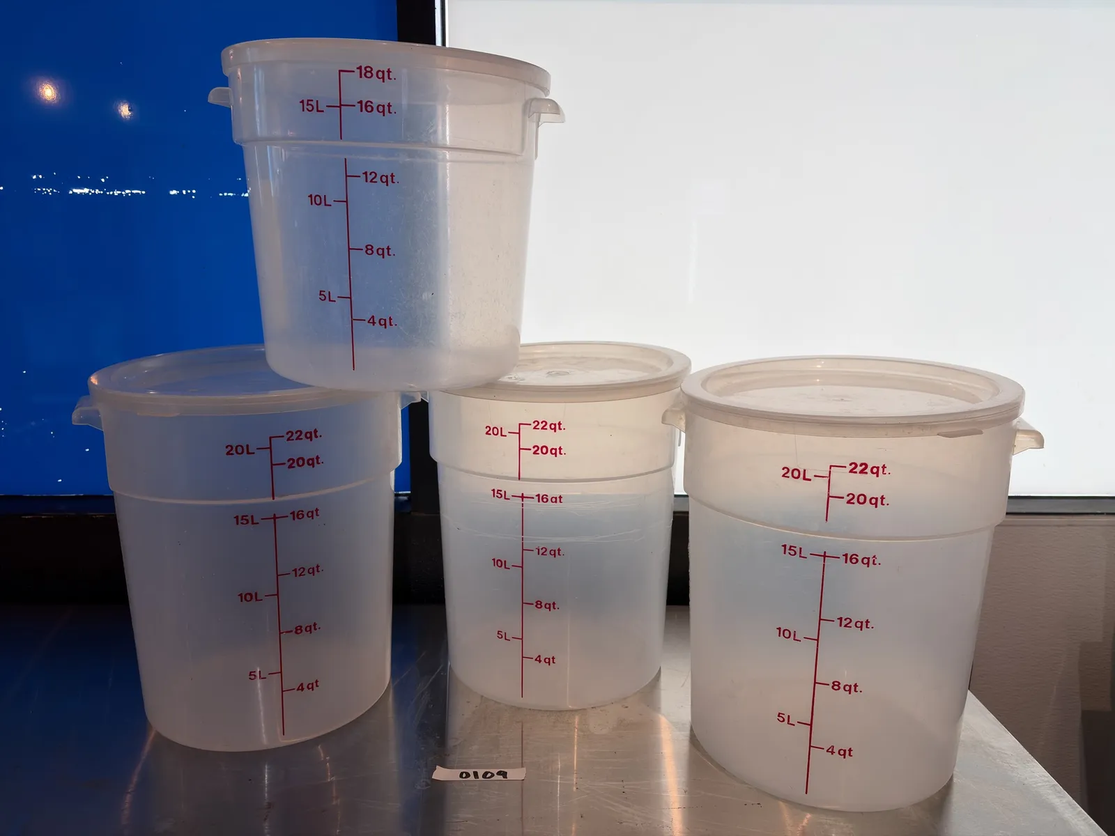 4-food-storage-containers-with-lids-mpq4big6