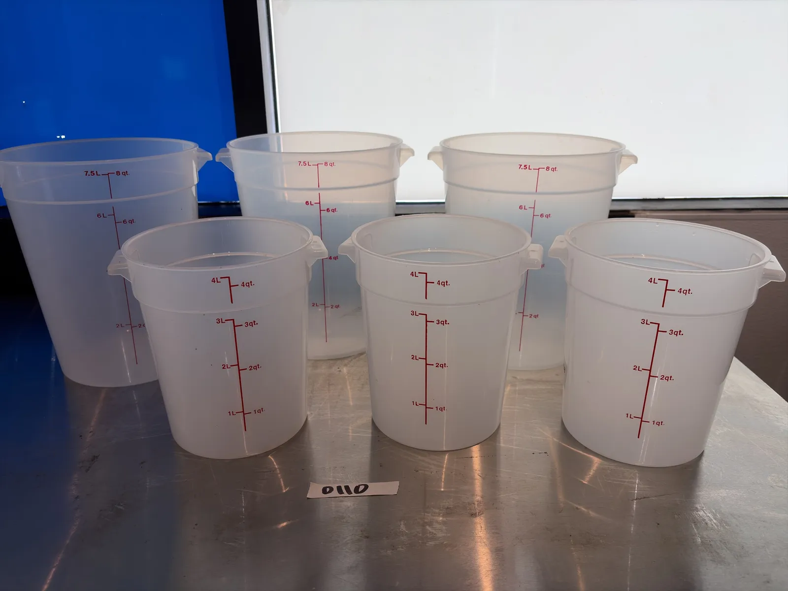 6-small-and-medium-food-storage-containers-mpq4c793