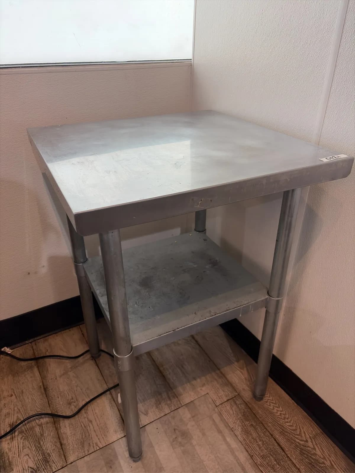 stainless-steel-island-with-shelf-24-x-24-x-35-ba520b