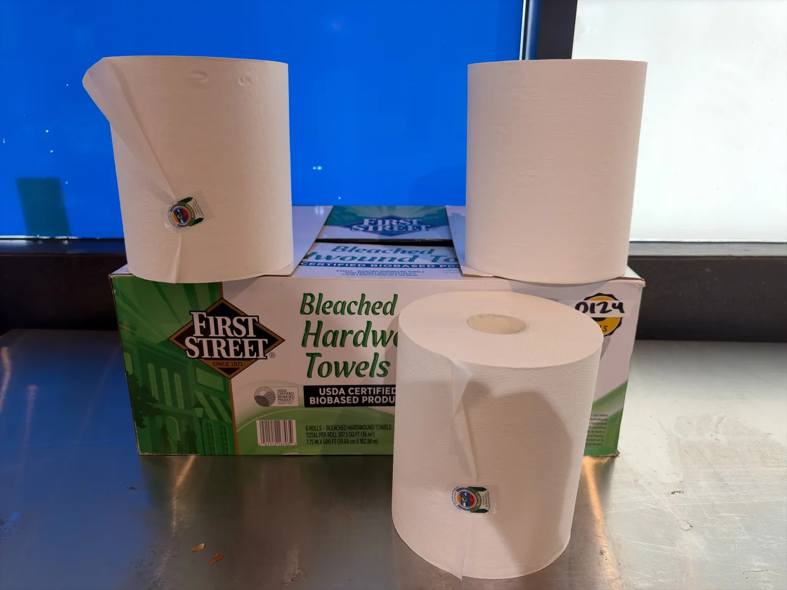3-rolls-of-non-perforated-bleached-hardwound-towels-775-x-600-mpq4idoa