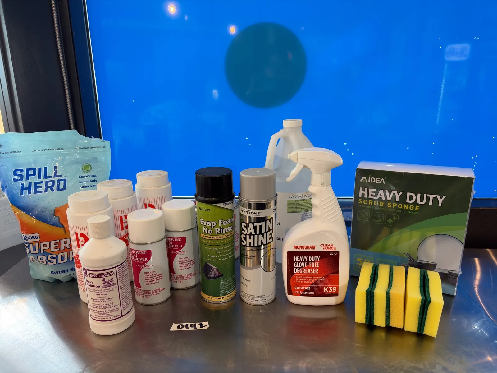 lot-of-misc-cleaning-supplies-f24205