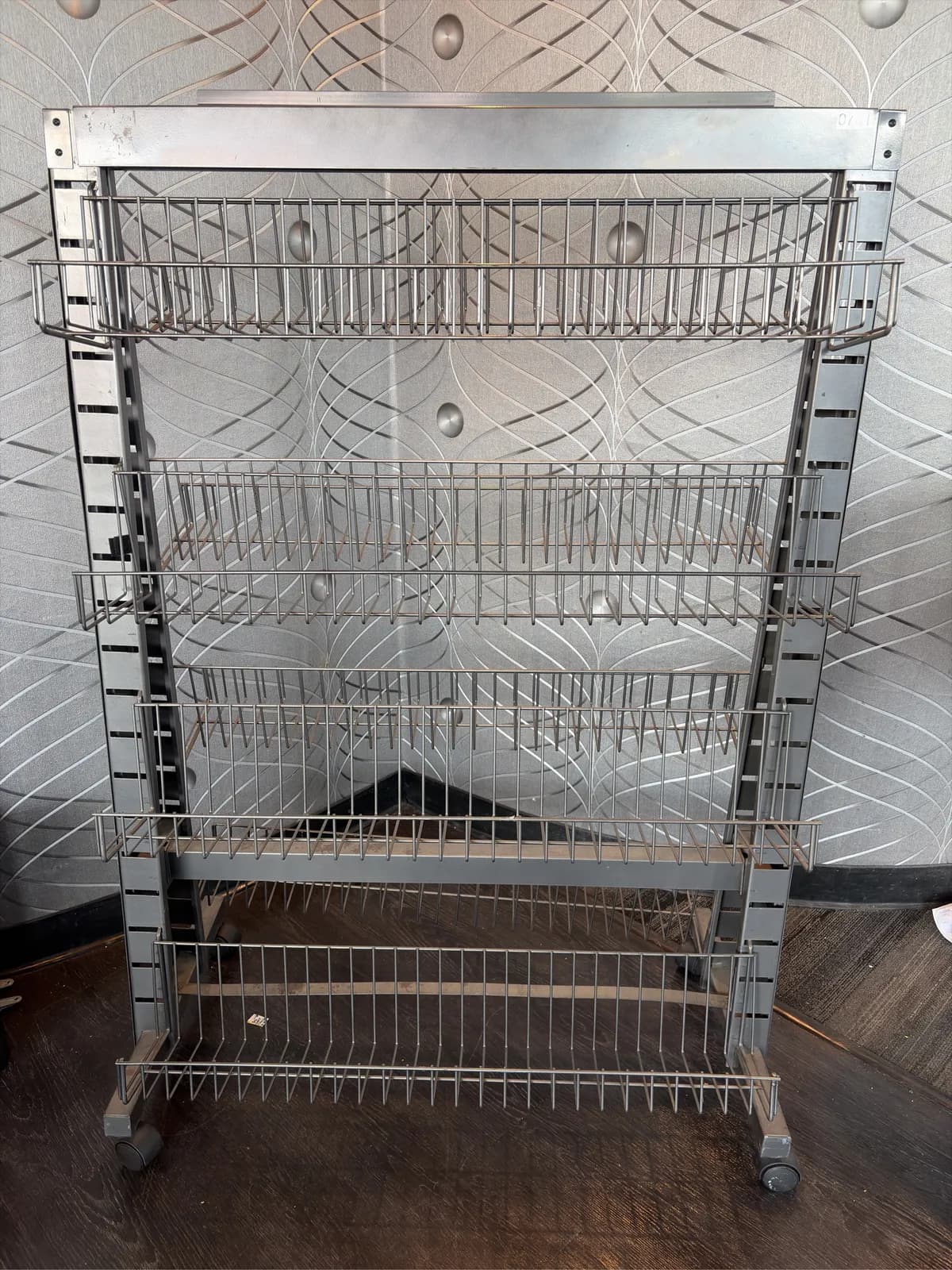 silver-metal-wire-rolling-merchandise-rack-with-8-adjustable-shelves-6b6953