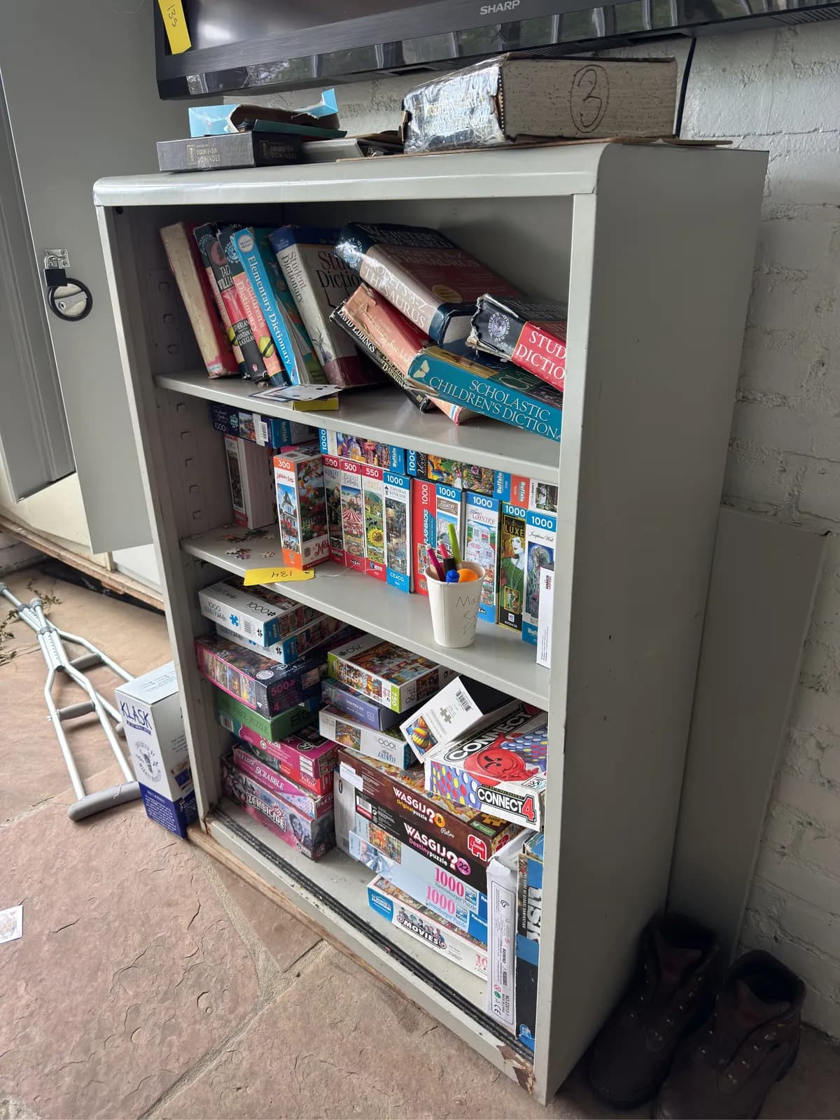 cabinet-with-games-9bc1e3