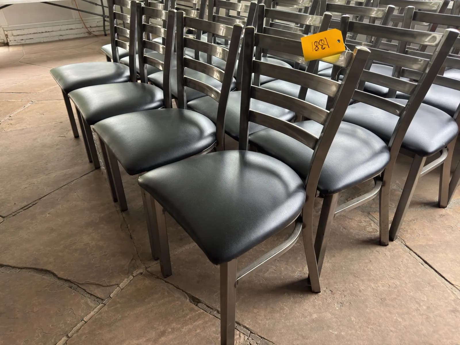 24-chairs-e25b8e