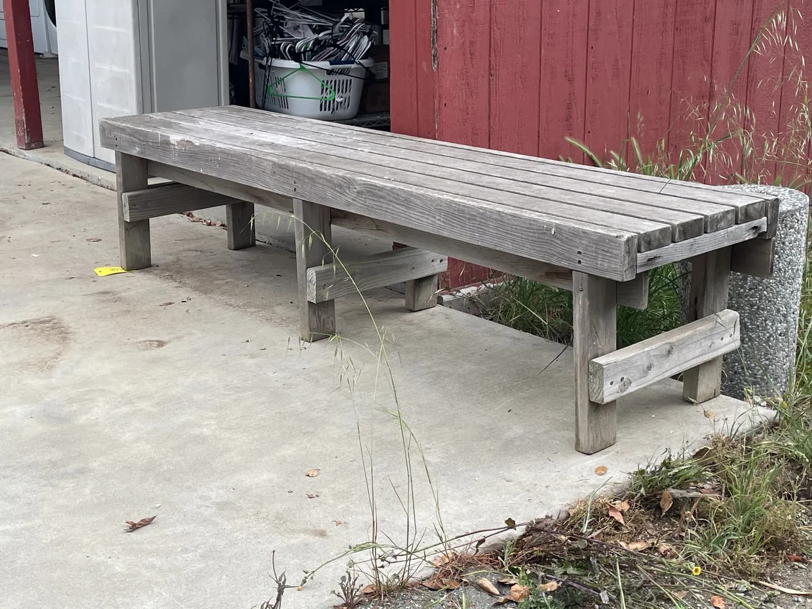 wooden-outdoor-bench-6f6542