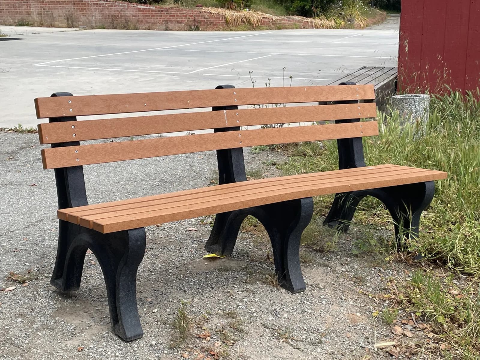 plastic-outdoor-bench-95a7b1