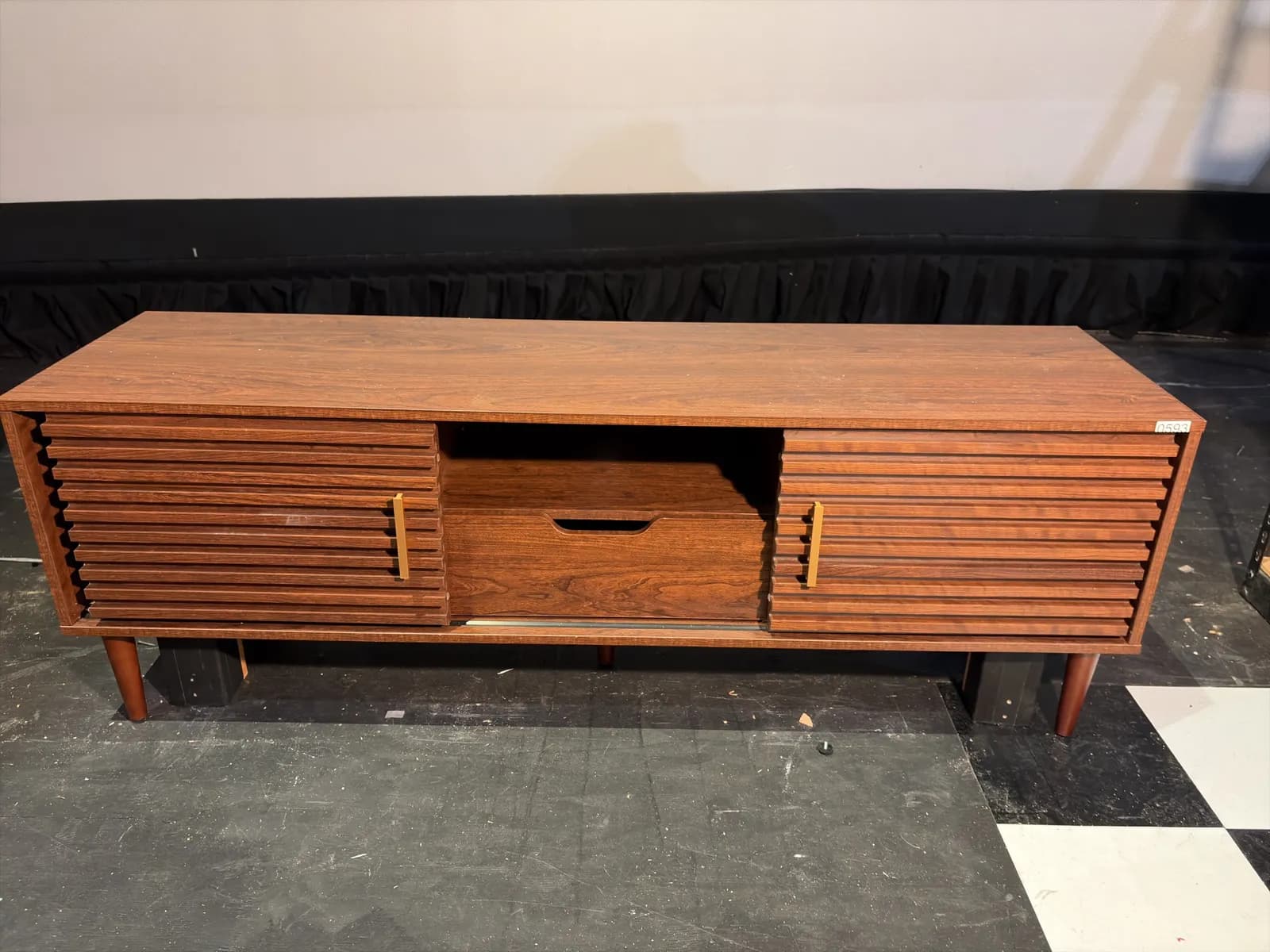 wooden-credenza-with-sliding-doors-59-x-21-x-1575-4c6467