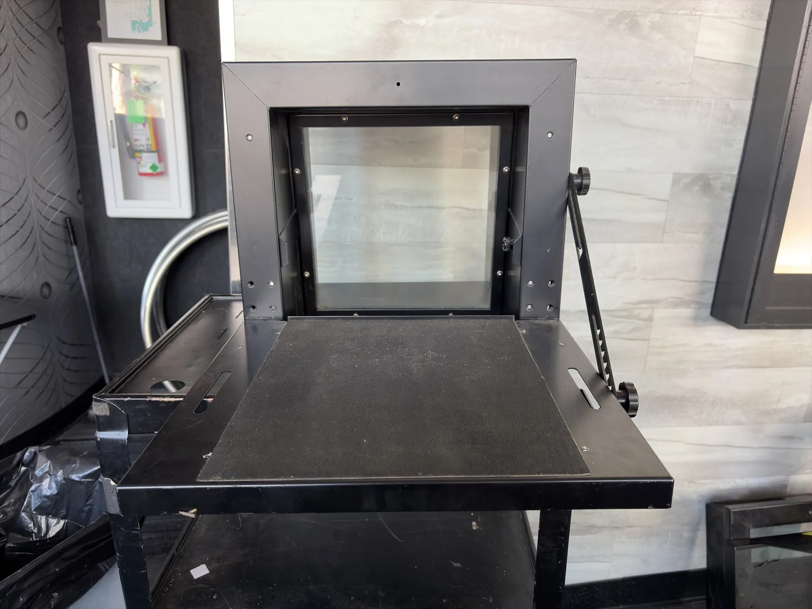 projection-window-with-tray-d35cb7