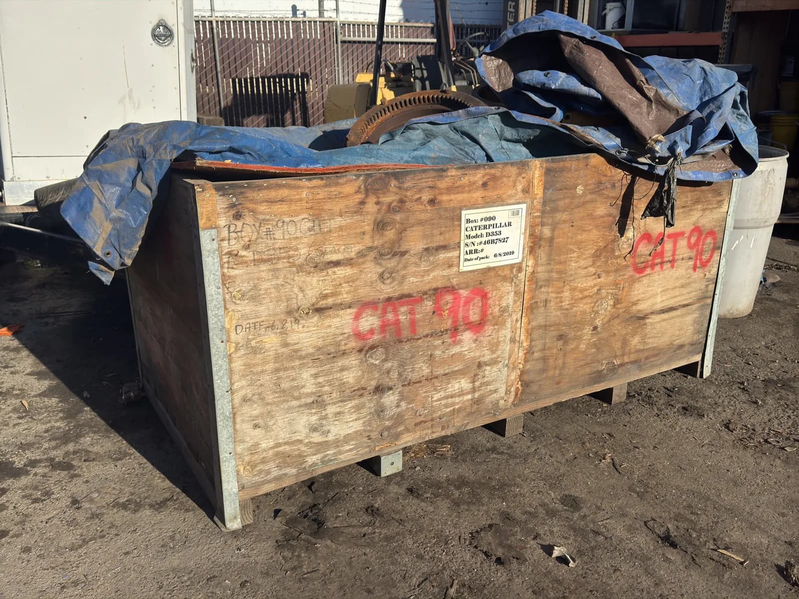 contents-of-crate-assorted-caterpillar-diesel-engine-core-parts-mqa2yakv