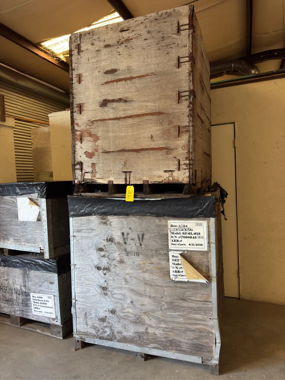 contents-of-2-crates-assorted-deutz-diesel-engine-core-parts-mqa439m9