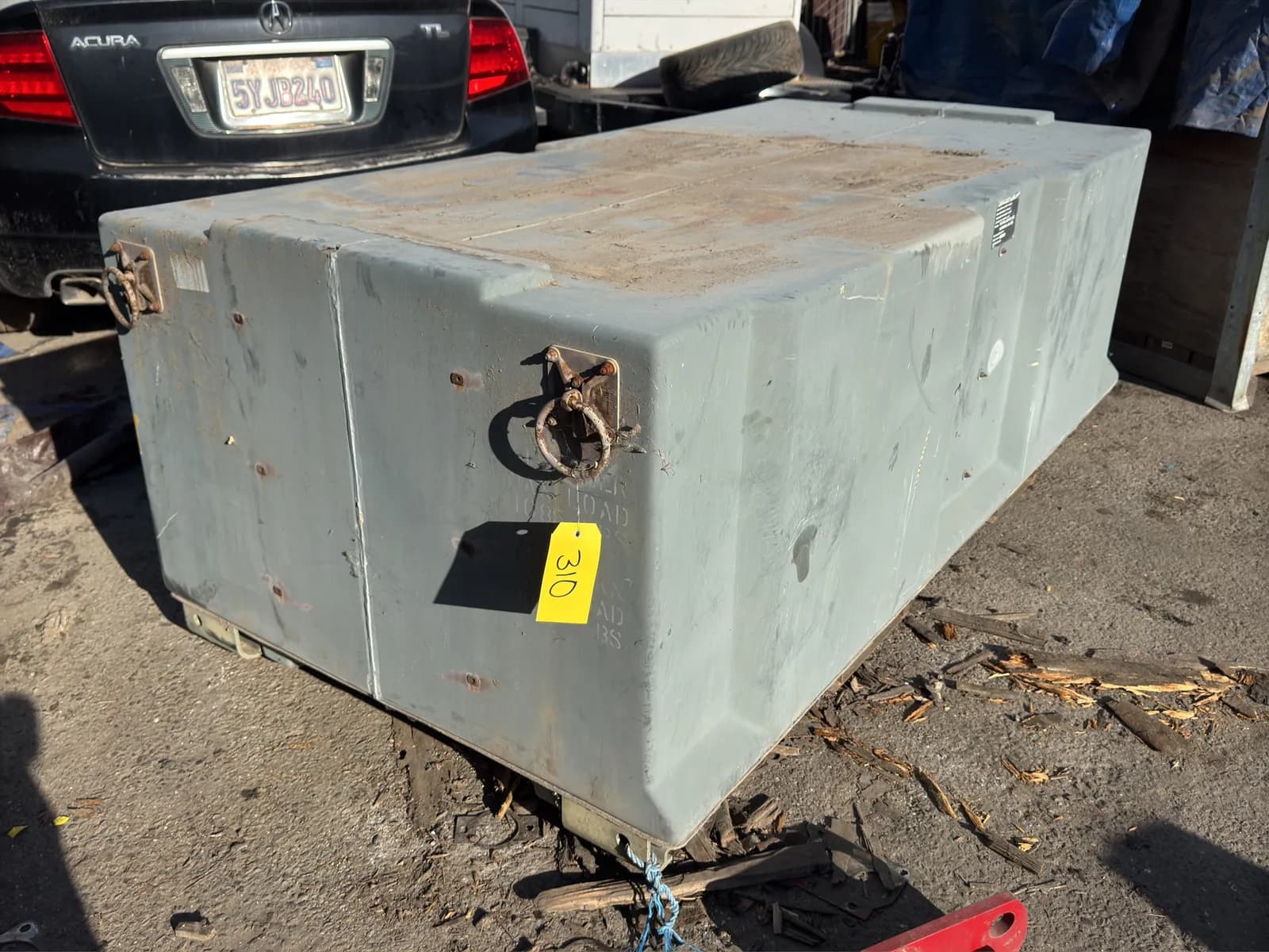 7-industrial-crate-with-fork-holes-54d479