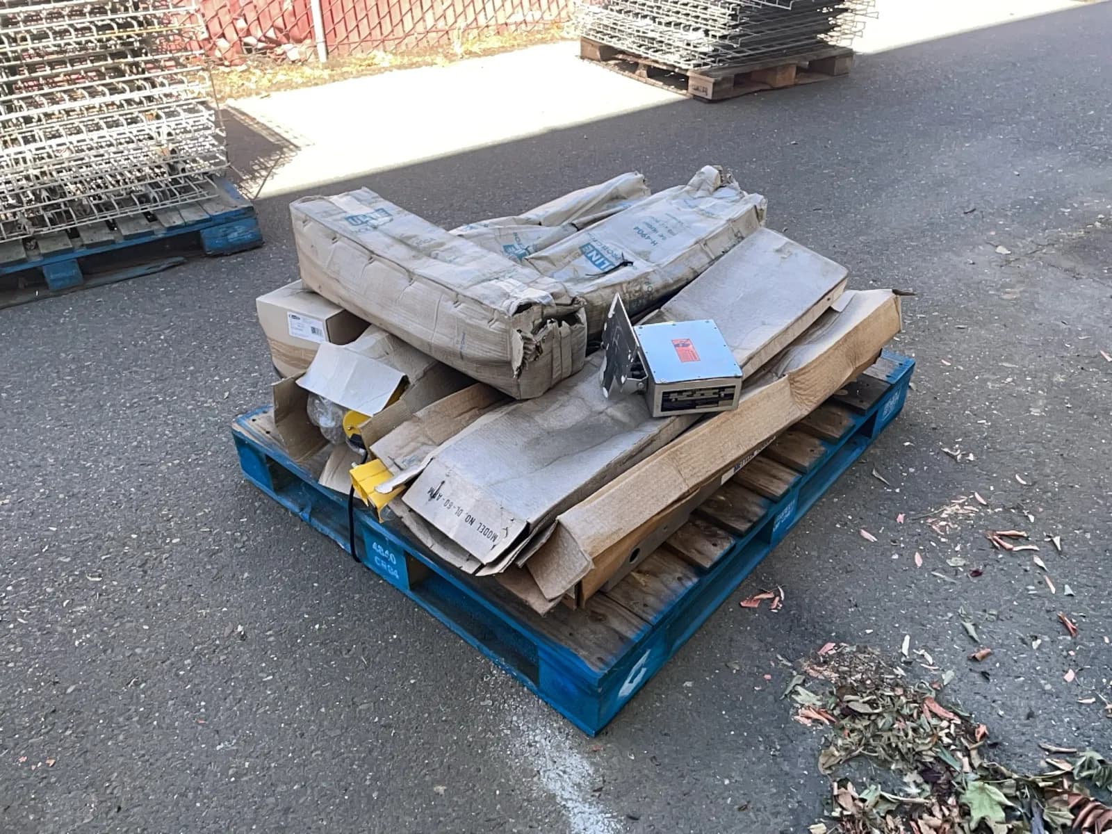 pallet-of-uline-rack-protectors-h-4904-steel-24-high-fits-4-14-posts-mqh3yeh8