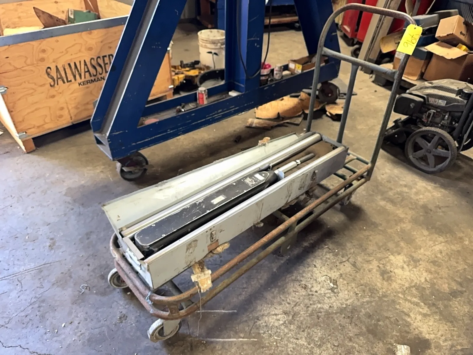 contents-of-cart-300-2000-ftlb-torque-wrench-mqfo6hjp