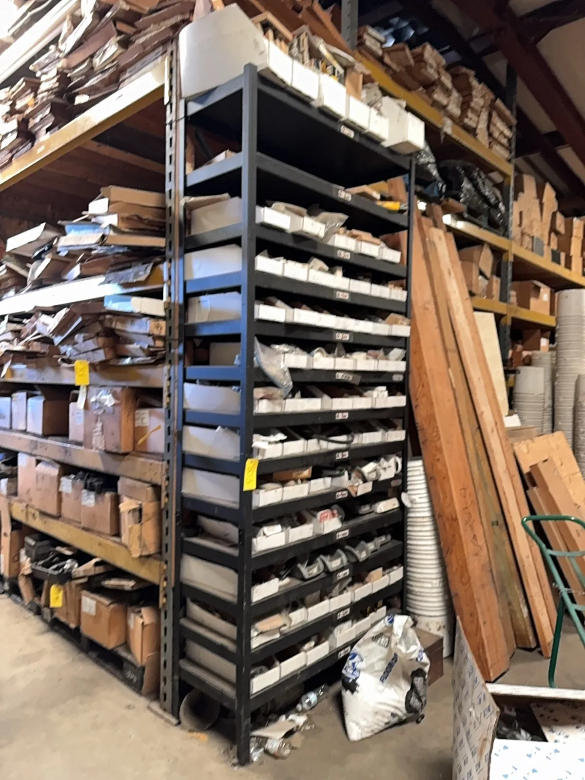 contents-of-whalen-storage-rack-diesel-engine-parts-mqfo78ip