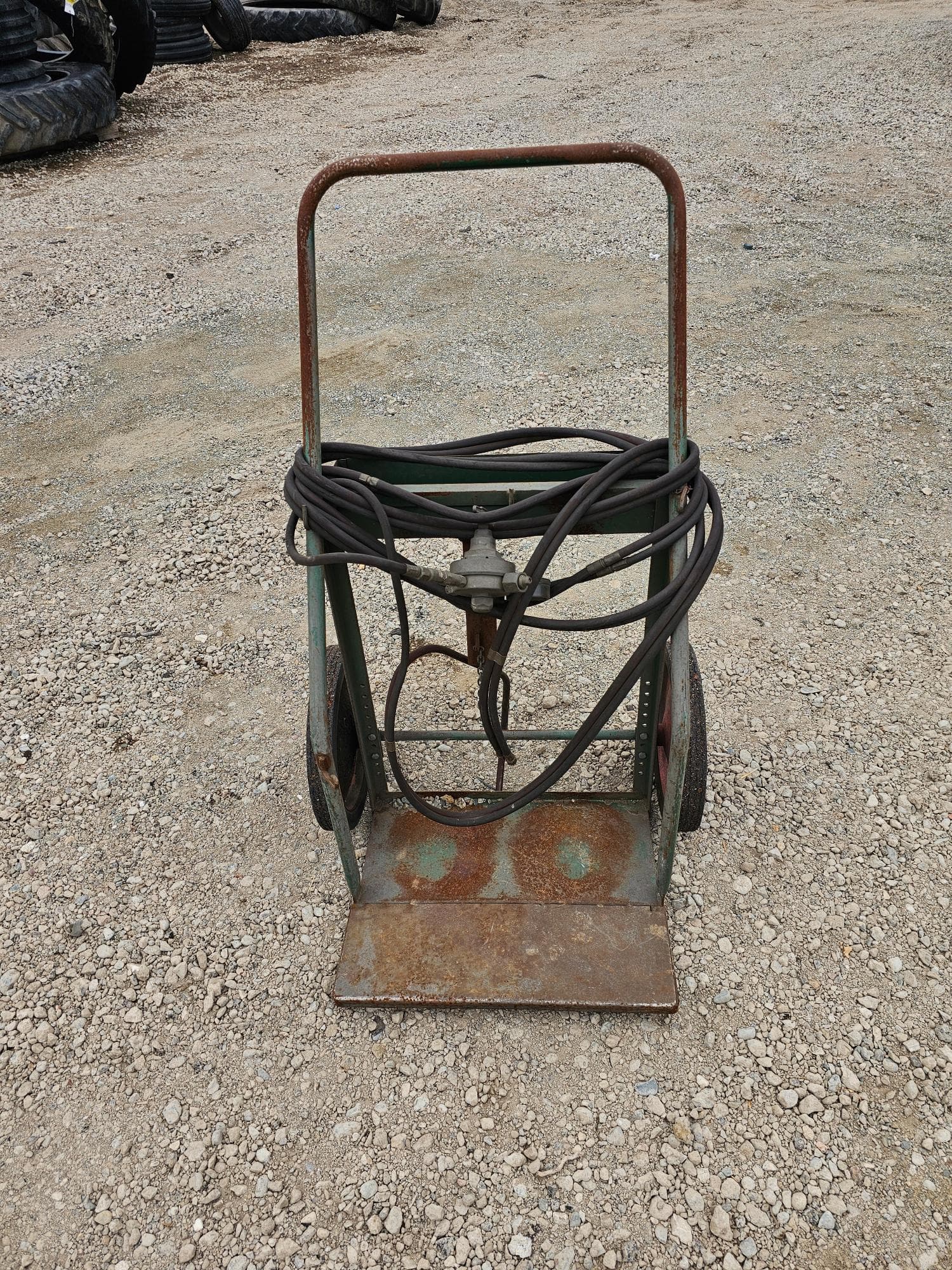 dolly-and-welding-hoses-mrxqin9x