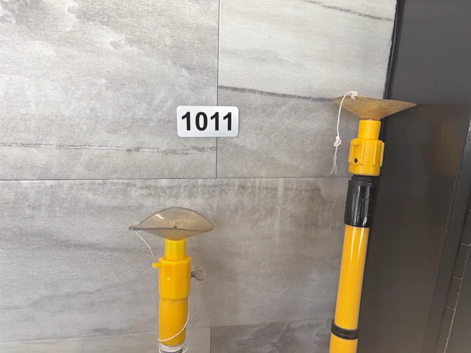 2-suction-cup-lightbulb-installer-tools-mqjxpbq4
