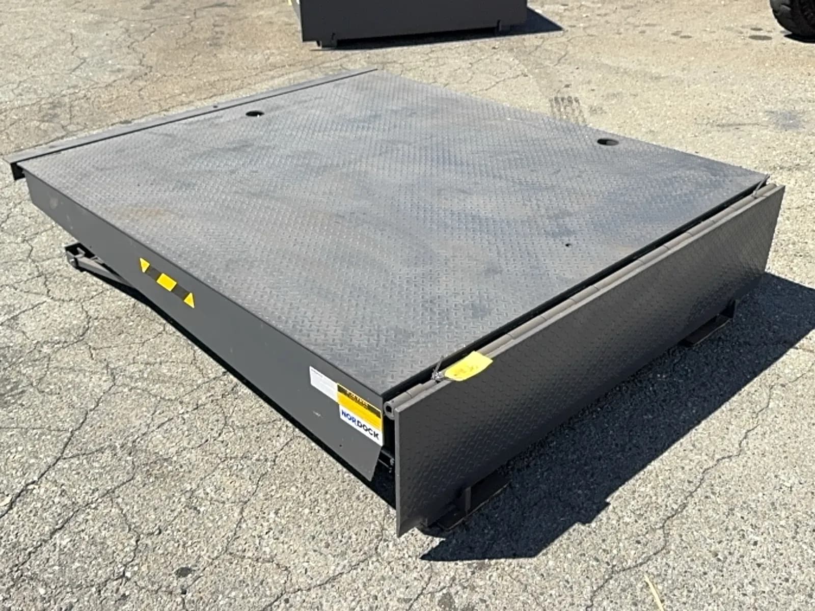 nordock-cm68-45000lb-hydraulic-dock-plate-e254bc