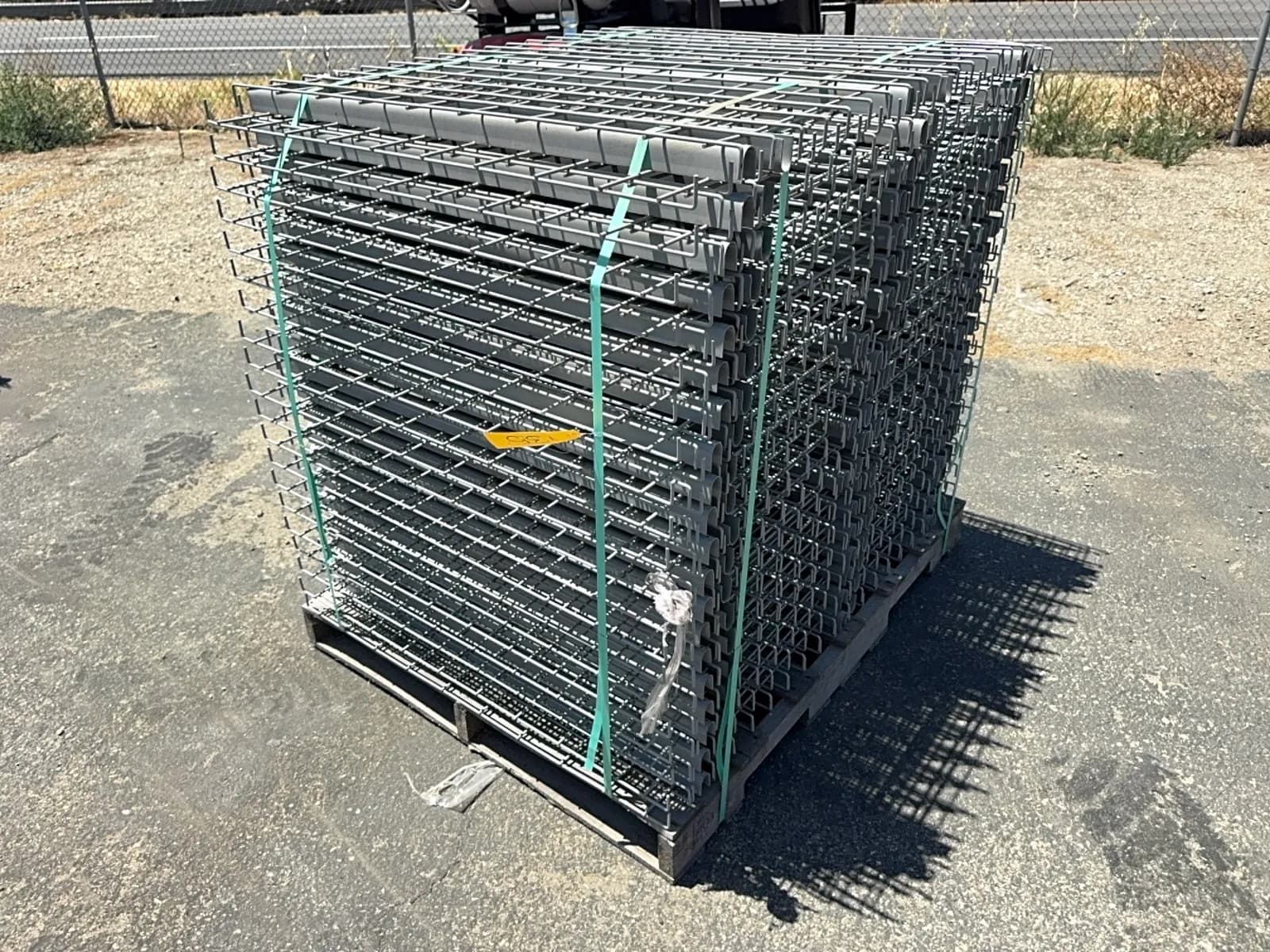 20-38-x-46-wire-mesh-decking-3-supports-mqjo6cjw