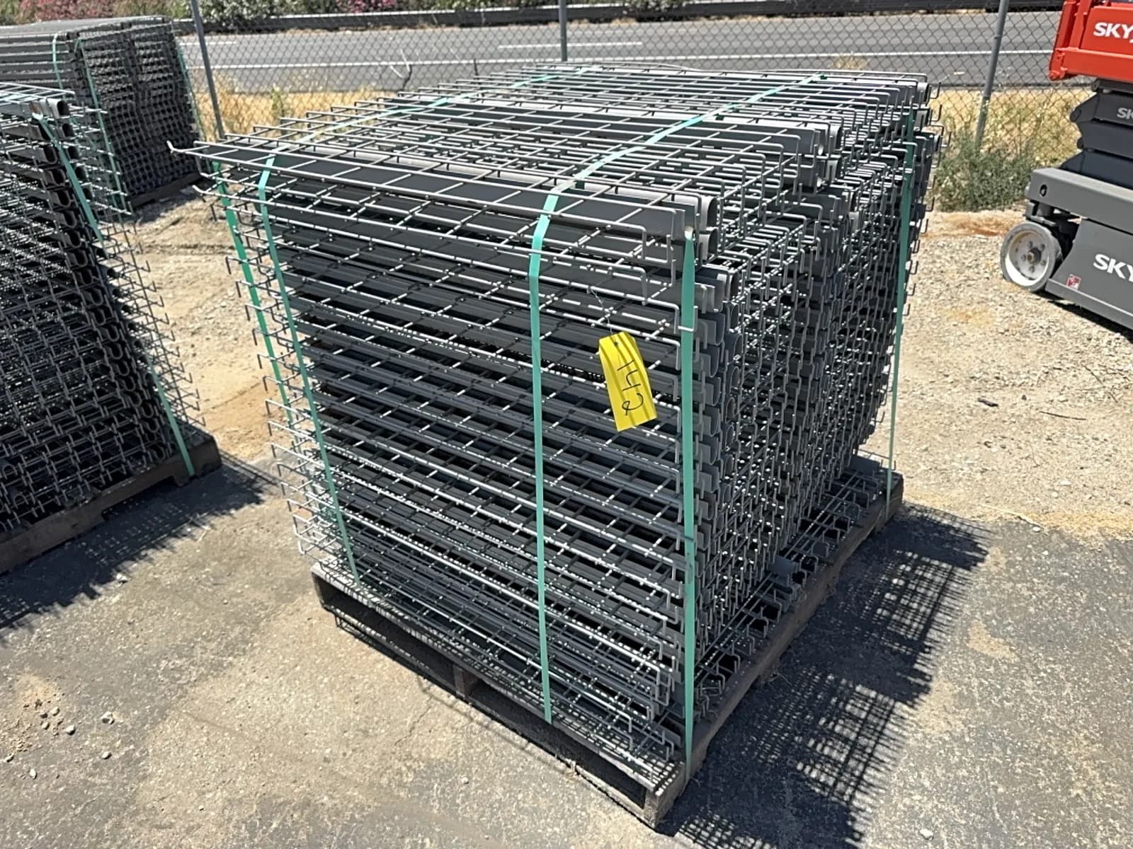40-38-x-46-wire-mesh-decking-3-supports-mqjo73bk