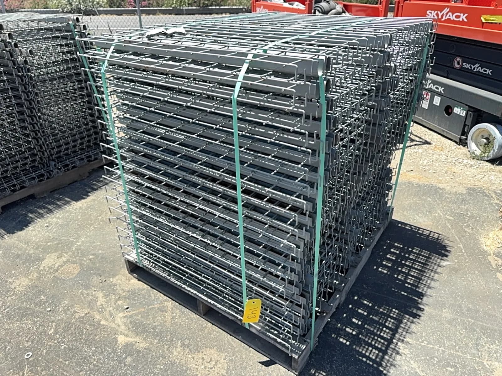 40-38-x-46-wire-mesh-decking-3-supports-mqjo76g4