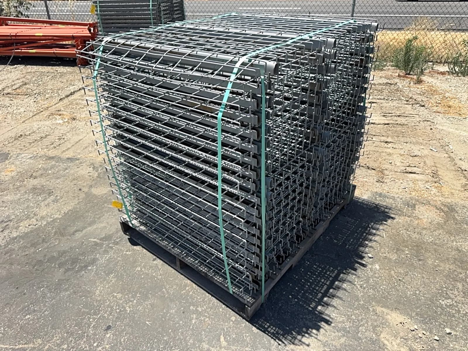 duplicate-to-14540-38-x-46-wire-mesh-decking-3-supports-mqjo7ogb
