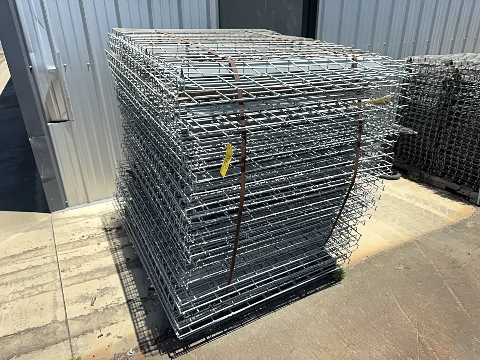 40-43-x-52-wire-mesh-decking-3-supports-mqjoajr3