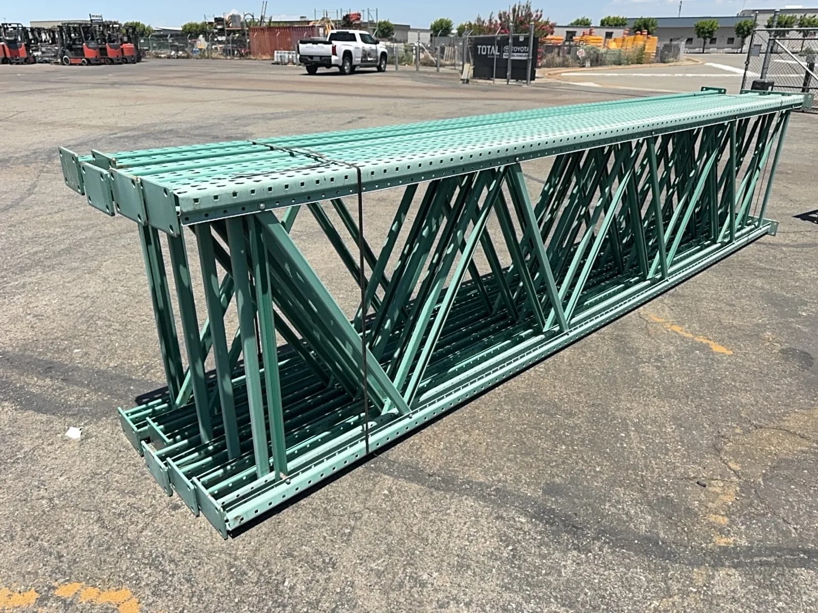 9-192x42-uprights-3x3-column-5x8-footplate-with-4-holes-teardrop-mqgx9qt3