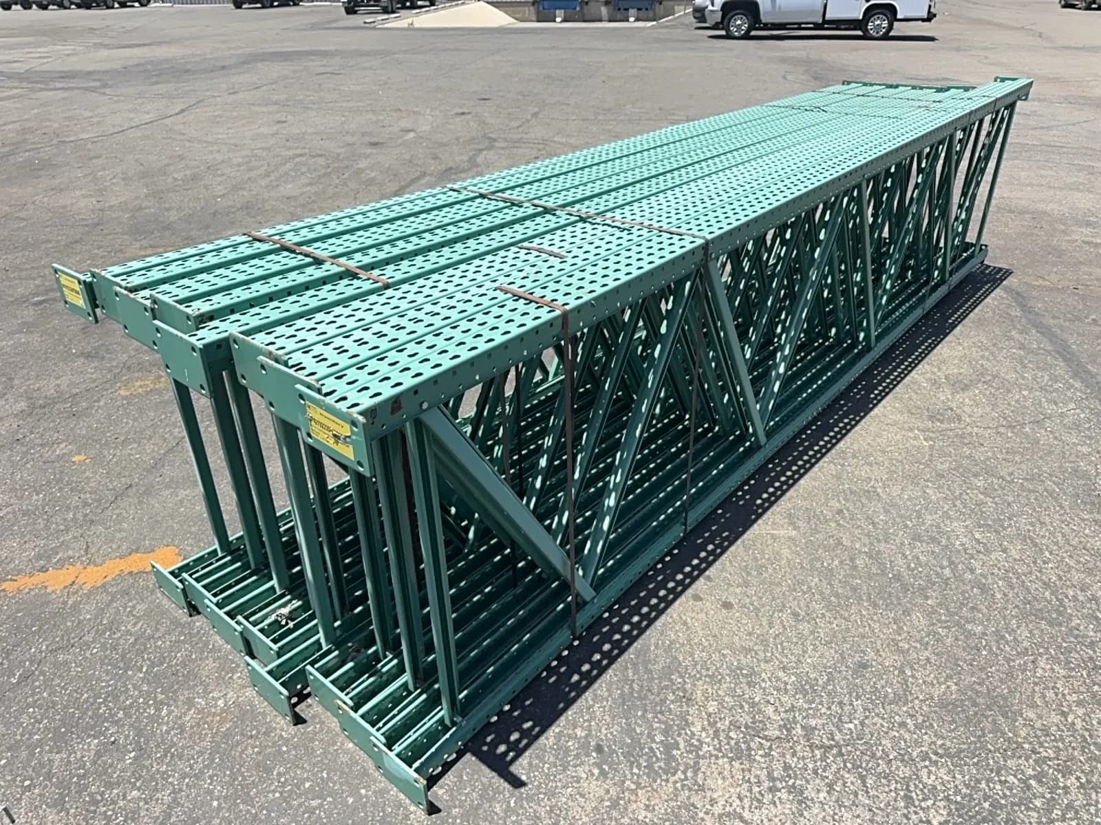 15-192x42-uprights-3x3-column-5x8-footplate-with-4-holes-teardrop-mqgxapeu