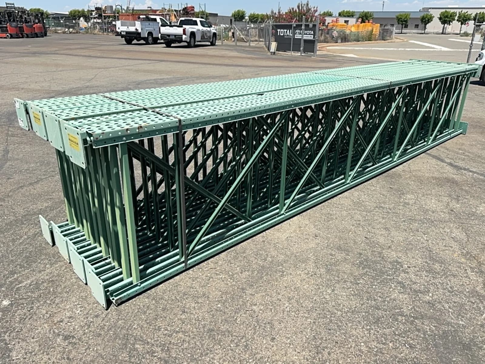 14-240x42-upright-14-gauge-3x3-column-8x8-footplate-with-4-holes-teardrop-mql8hex9
