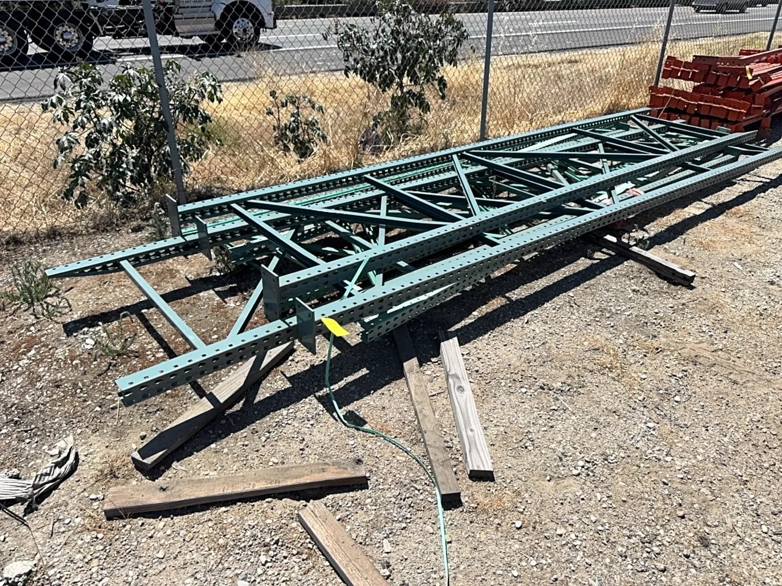 3-16-x-42-uprights-with-5x8-baseplates-and-2-16-x-44-uprights-with-5x8-baseplates-f3c04a