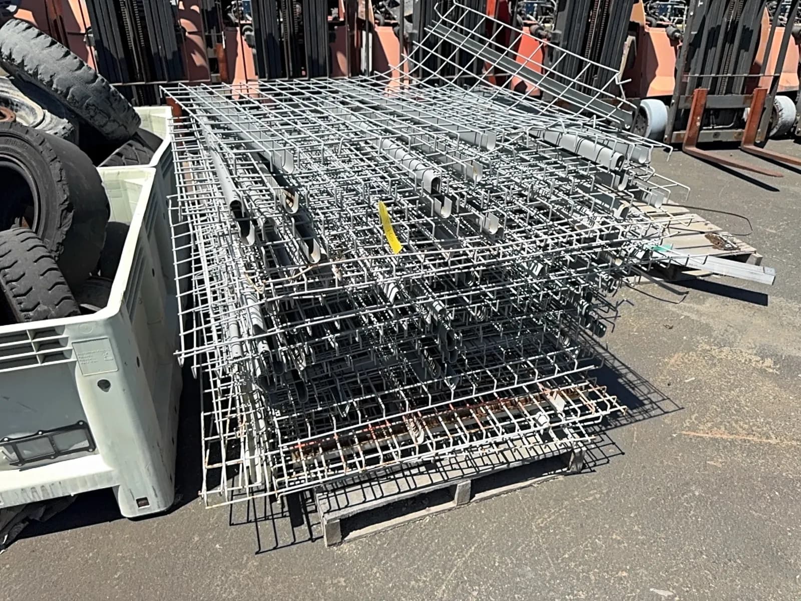 27-45x43-assorted-wire-mesh-decking-mqgy87sh